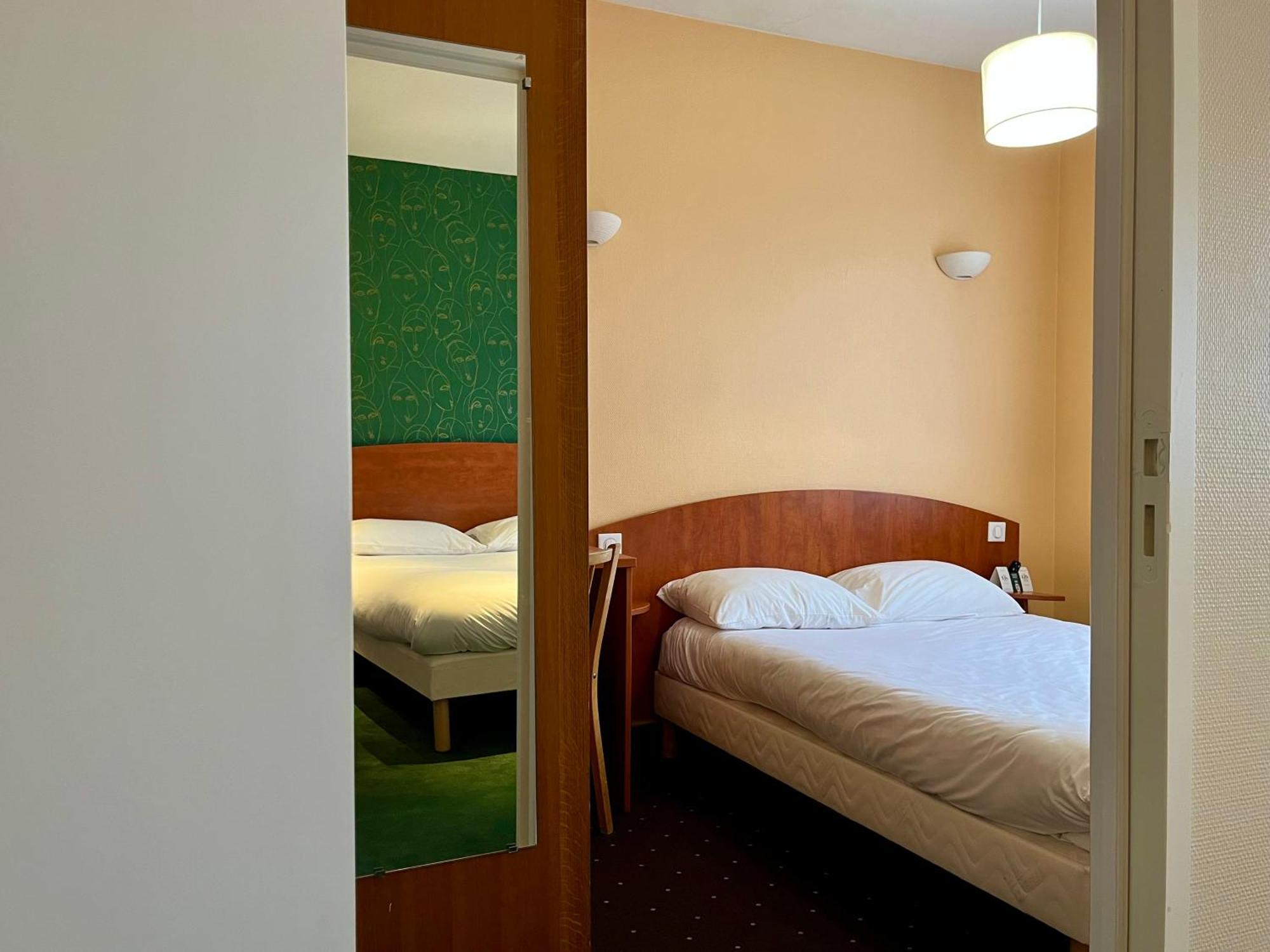 Hotel Logis Saint Louis La Suze-sur-Sarthe Zewnętrze zdjęcie