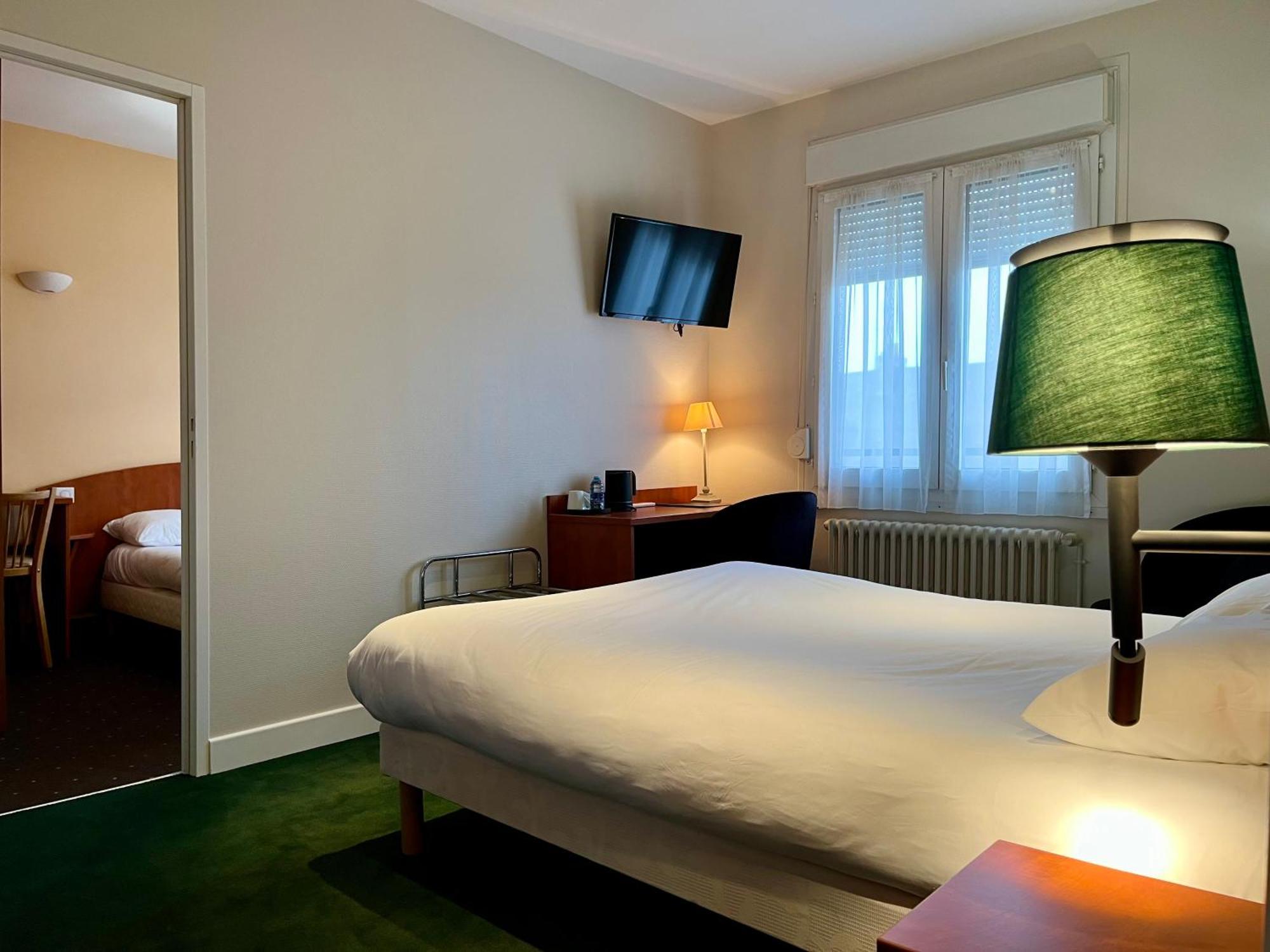 Hotel Logis Saint Louis La Suze-sur-Sarthe Zewnętrze zdjęcie