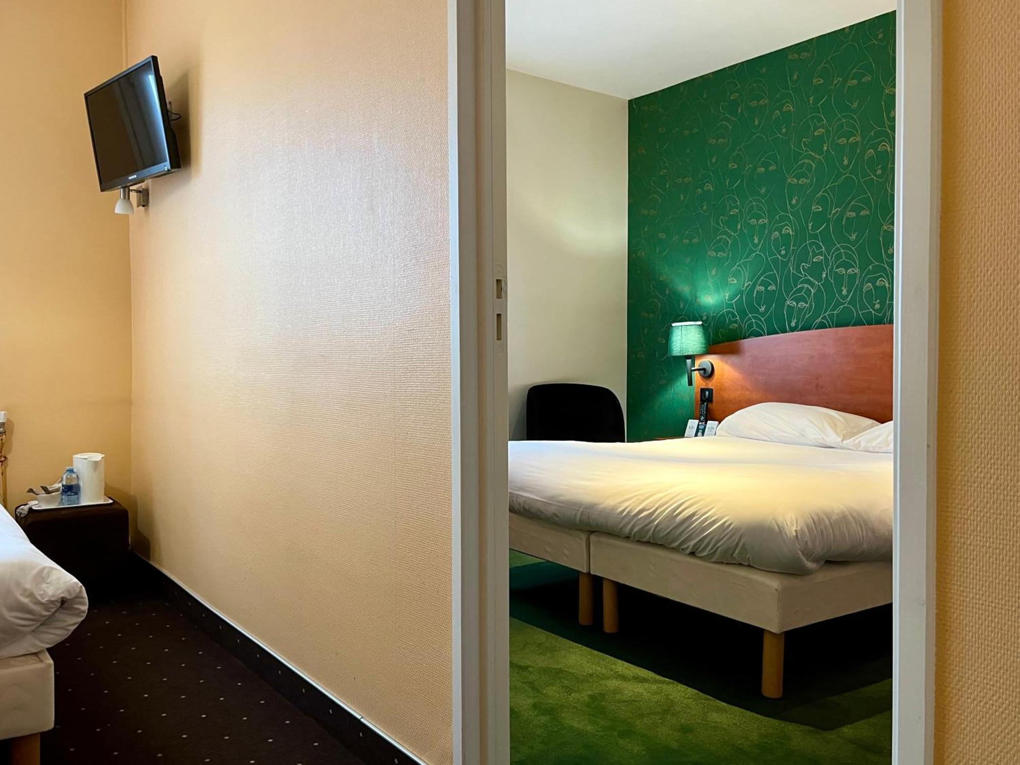 Hotel Logis Saint Louis La Suze-sur-Sarthe Zewnętrze zdjęcie