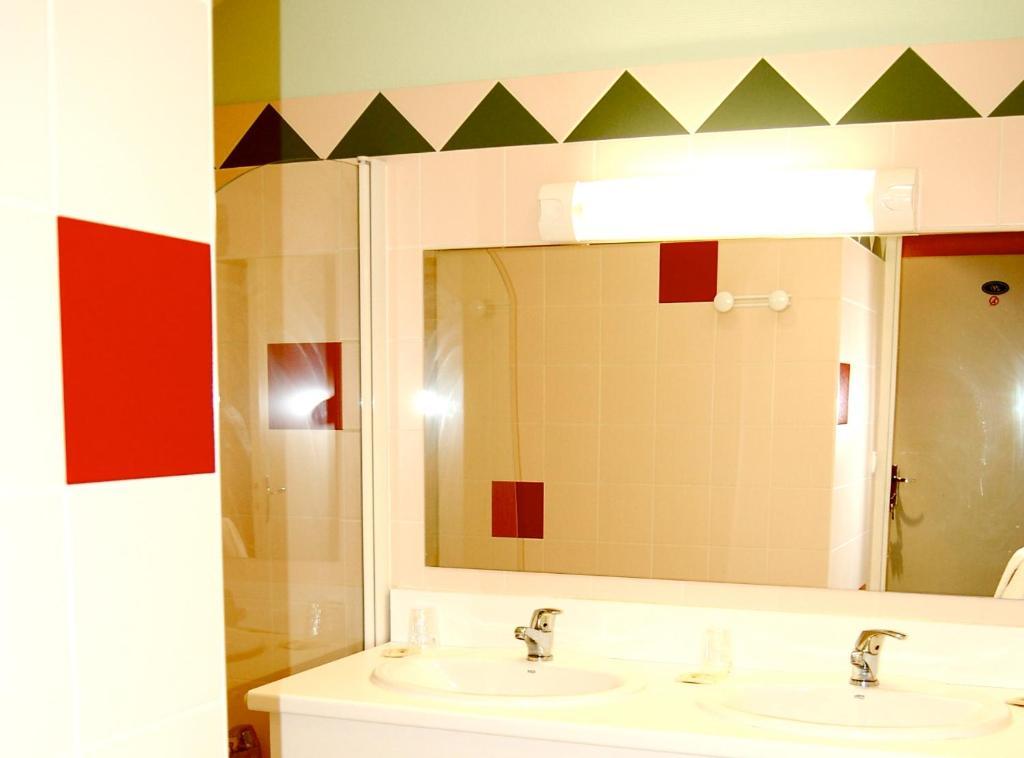 Hotel Logis Saint Louis La Suze-sur-Sarthe Pokój zdjęcie