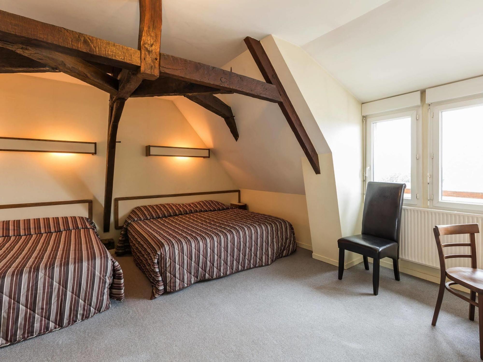 Hotel Logis Saint Louis La Suze-sur-Sarthe Zewnętrze zdjęcie