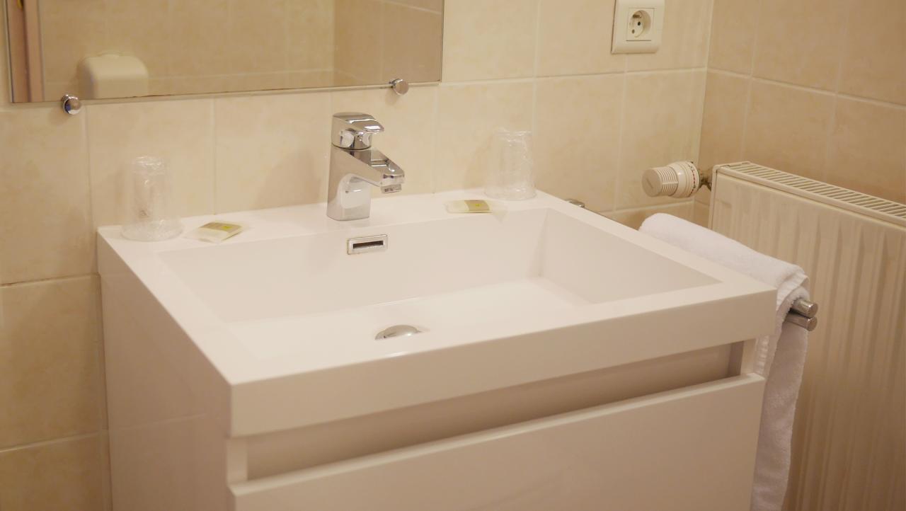 Hotel Logis Saint Louis La Suze-sur-Sarthe Zewnętrze zdjęcie