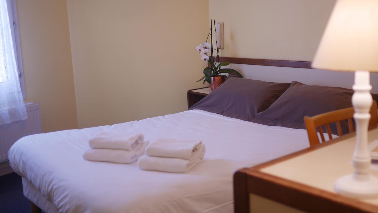 Hotel Logis Saint Louis La Suze-sur-Sarthe Zewnętrze zdjęcie